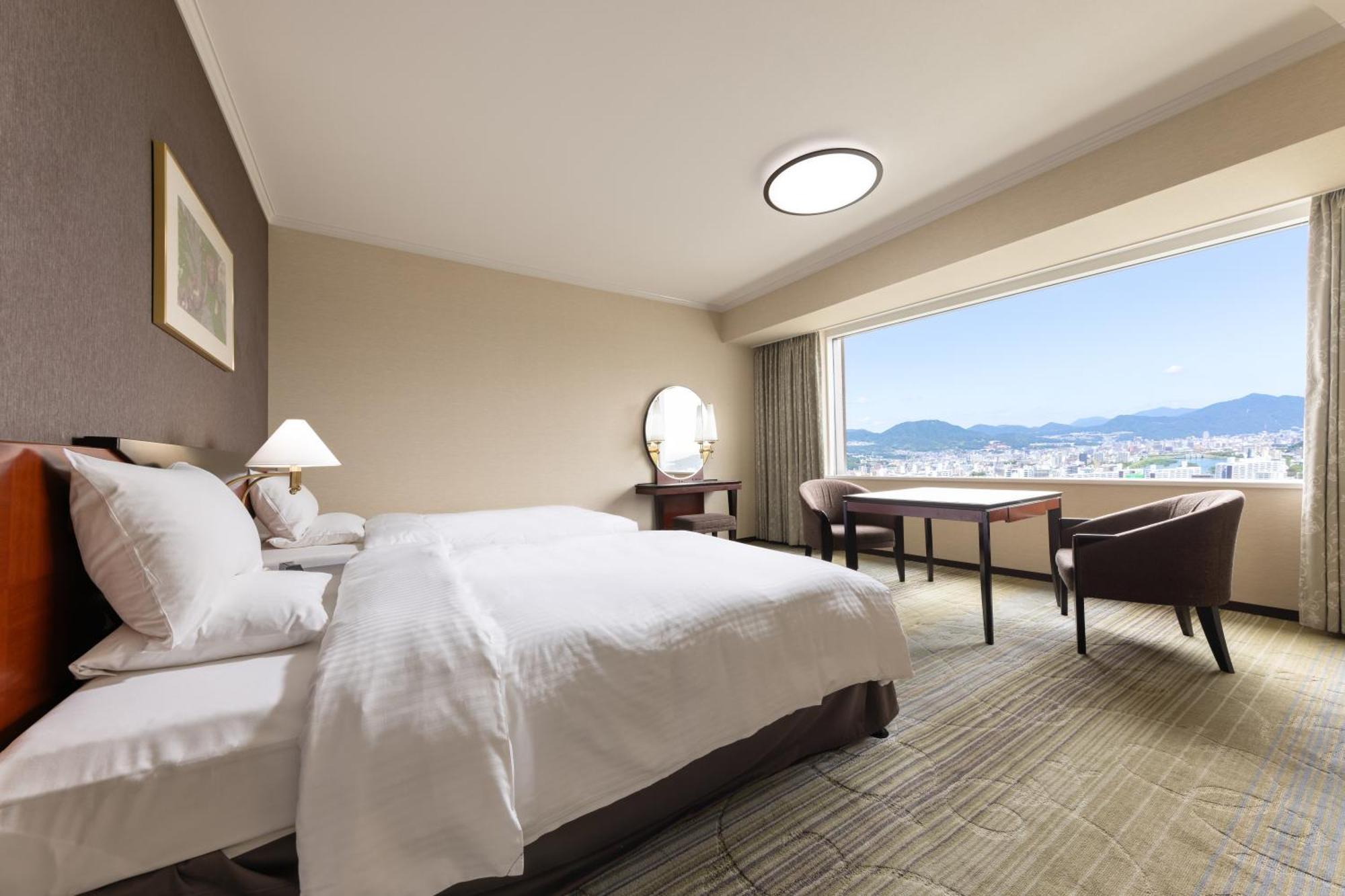 Rihga Royal Hotel Hiroshima Bagian luar foto