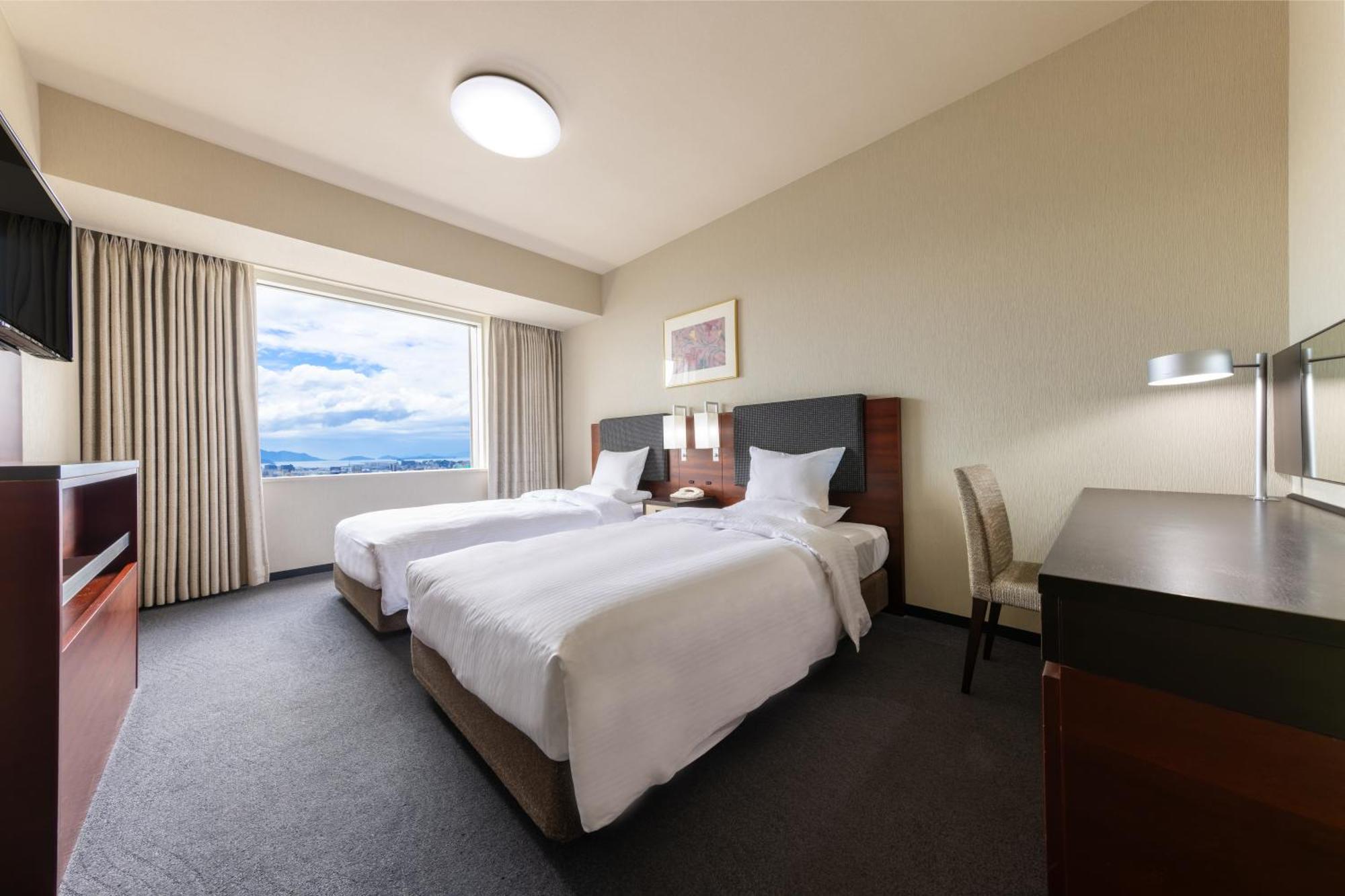 Rihga Royal Hotel Hiroshima Bagian luar foto