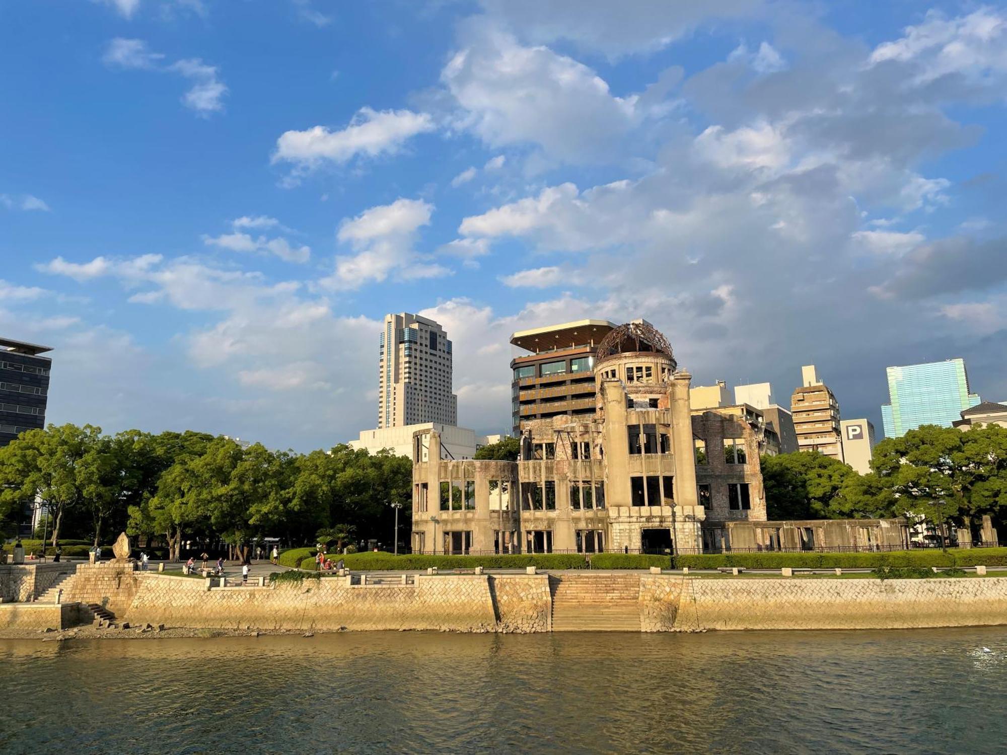 Rihga Royal Hotel Hiroshima Bagian luar foto